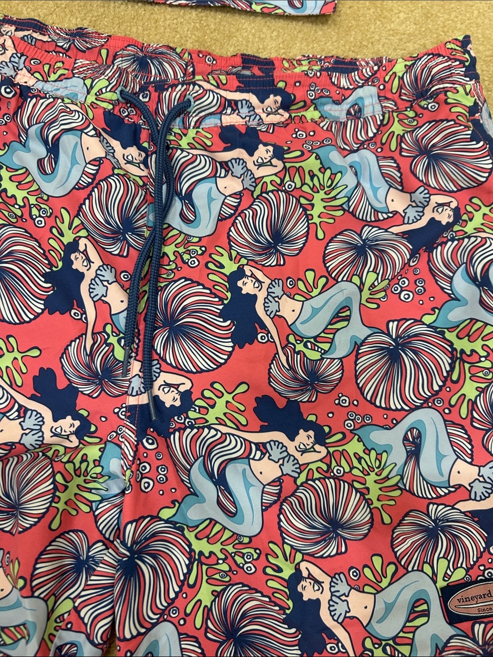 New Vineyard Vines Colorful Mermaid & Shell Print Swim Trunks and Pouch - Picture 4 of 15